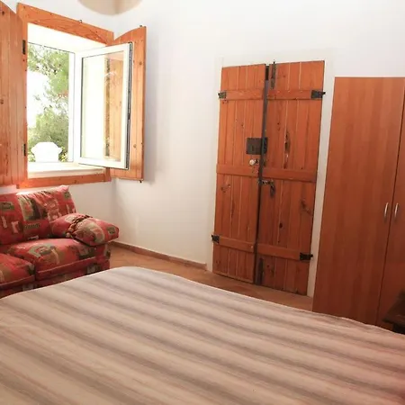 Traditional Four Bedroom Farmhouse Style House With Private Pool Bbq And Wifi In Villa